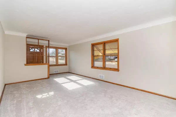 Saint Paul, MN 55106,1001 Geranium AVE E