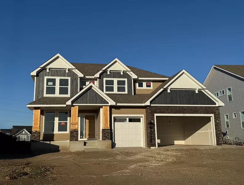 1511 England WAY, Shakopee, MN 55379