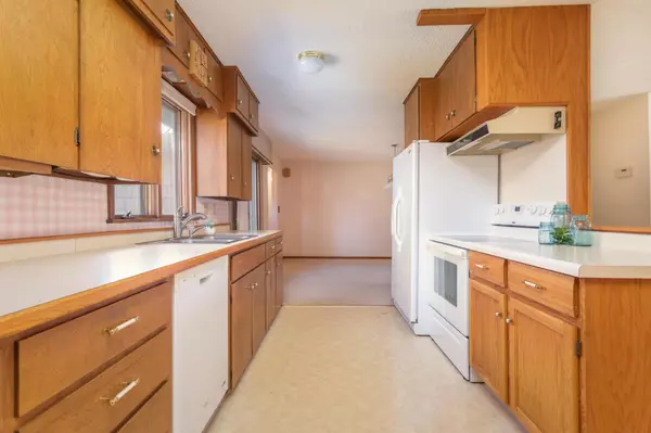 Alexandria, MN 56308,1004 Maple ST