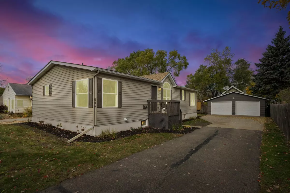 Hastings, MN 55033,606 8th ST W