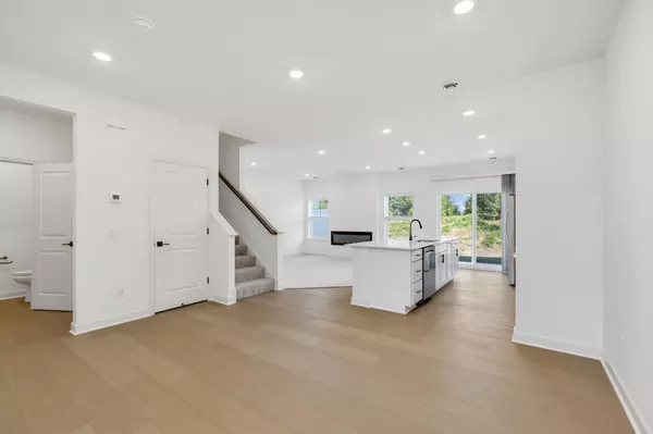 Waconia, MN 55387,182 Huntington DR