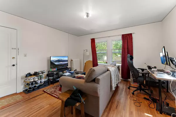 Saint Paul, MN 55104,394 Cleveland AVE N