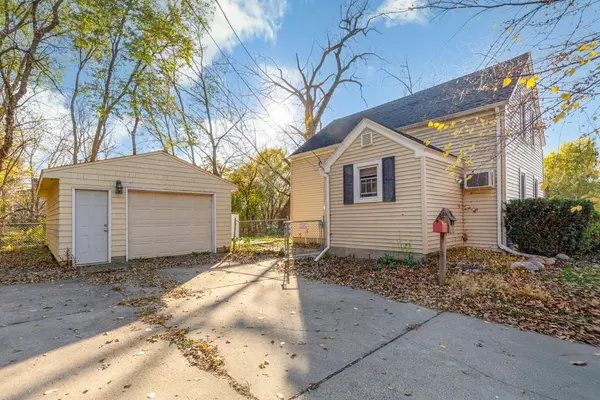 Faribault, MN 55021,227 3rd AVE NE