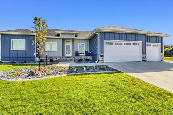 6910 2nd ST NW, Moorhead, MN 56560