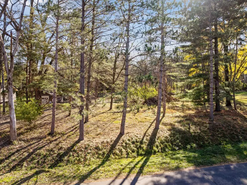 2XX Edgecumbe DR N, Mahtomedi, MN 55082