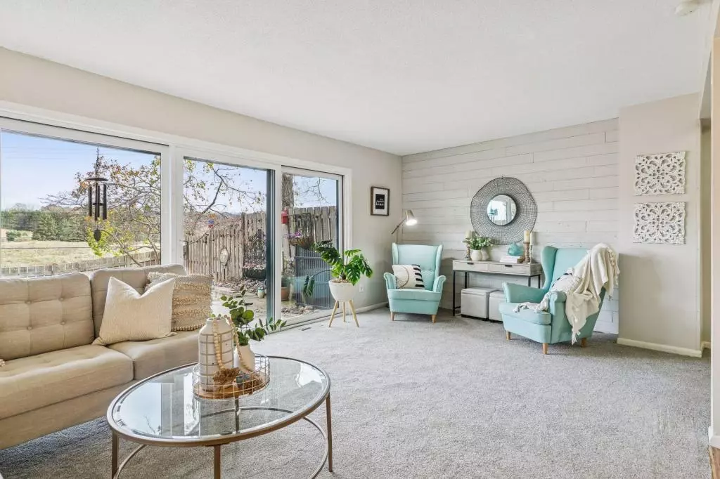 Saint Paul, MN 55119,125 Mcknight RD N #K