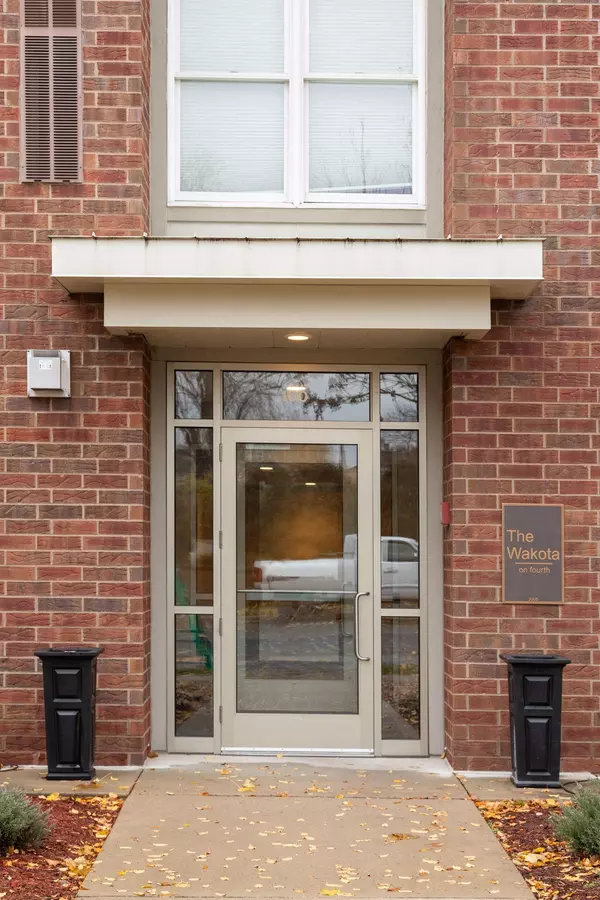 South Saint Paul, MN 55075,100 4th AVE N #308