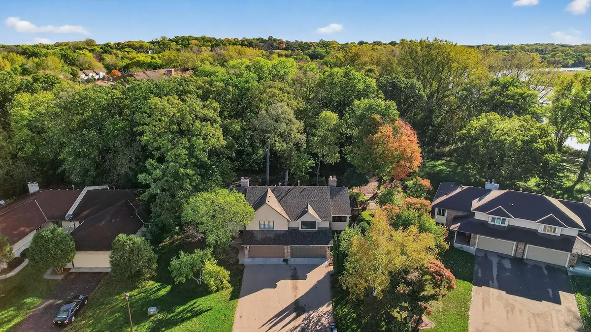 Eden Prairie, MN 55347,8945 Preserve BLVD