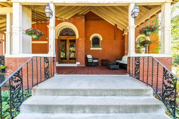 Saint Paul, MN 55102,490 Summit AVE