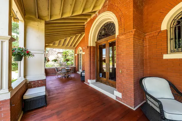 Saint Paul, MN 55102,490 Summit AVE