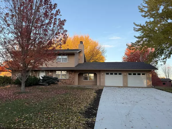 645 Dugdale AVE, Worthington, MN 56187