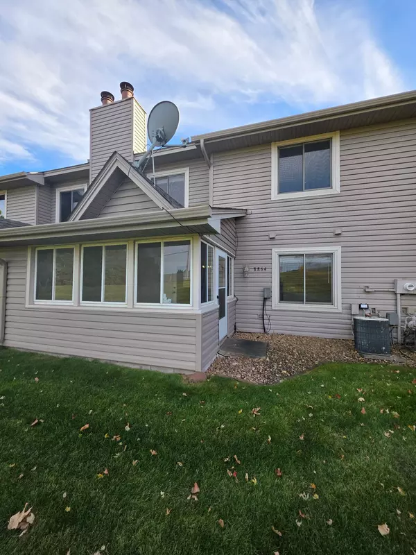 Maple Grove, MN 55369,8864 Cottonwood LN N