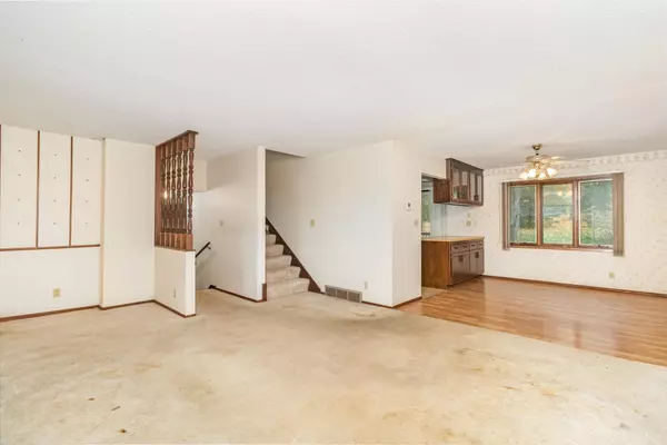 Corcoran, MN 55340,9832 Chisholm TRL