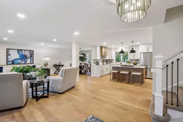 Minnetonka, MN 55391,2841 Mayfield RD