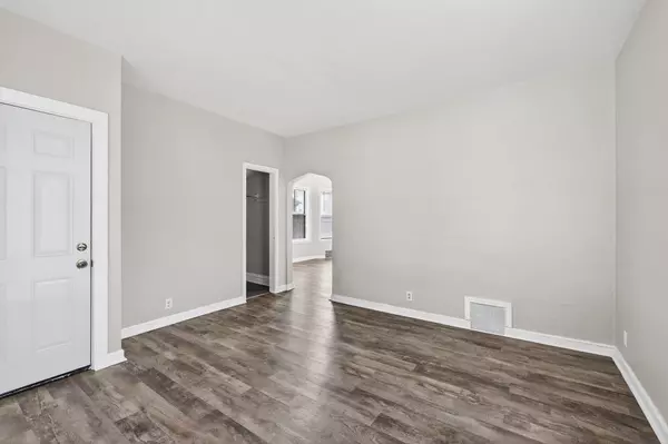 Saint Paul, MN 55130,472 Case AVE