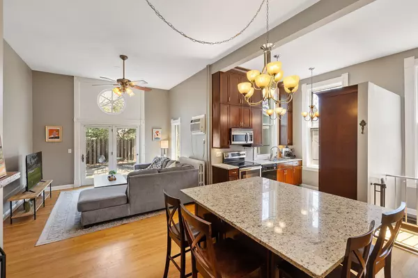 Saint Paul, MN 55102,112 Western AVE N #4