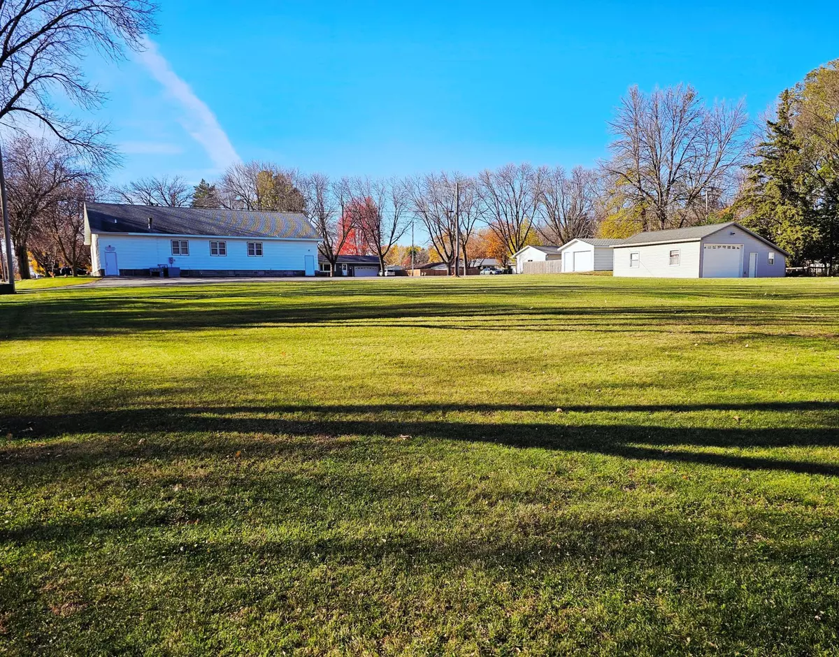 Willmar, MN 56201,421 13th ST SE