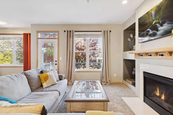 Maplewood, MN 55109,1666 Village TRL E #1