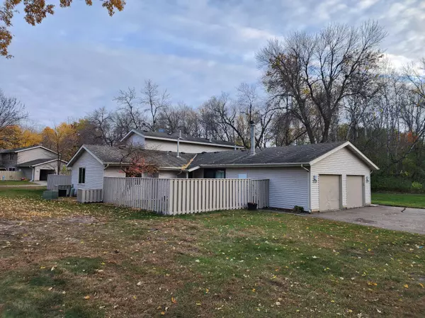 1008 Carmel CT, Shoreview, MN 55126