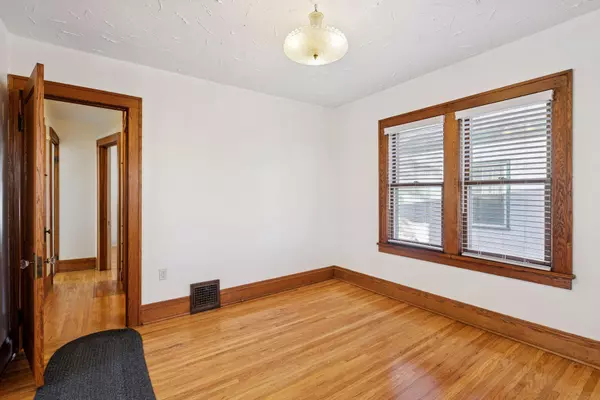 Saint Paul, MN 55116,1628 Juno AVE