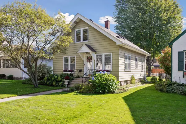 1628 Juno AVE, Saint Paul, MN 55116