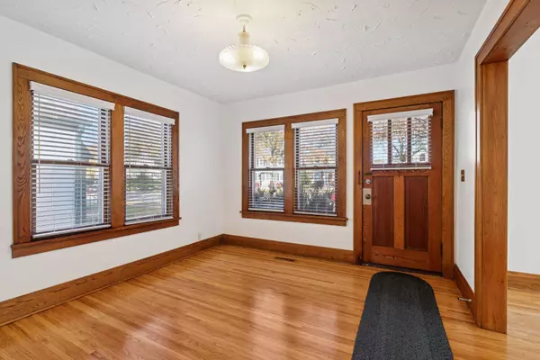 Saint Paul, MN 55116,1628 Juno AVE