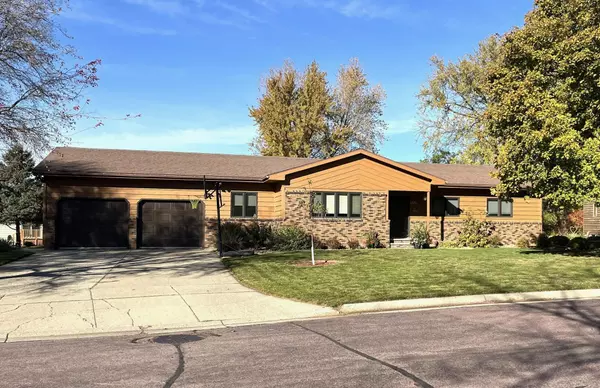 1531 Meadowlark LN, Fairmont, MN 56031