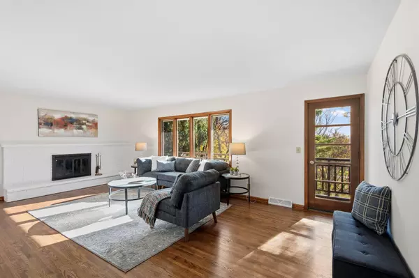 Eden Prairie, MN 55346,15701 Oak Ridge RD