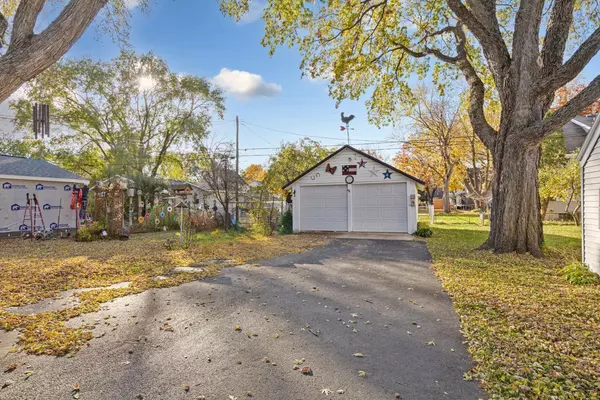 Faribault, MN 55021,1022 Central AVE N