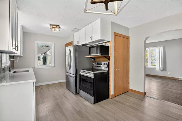 Owatonna, MN 55060,916 Linn AVE SW