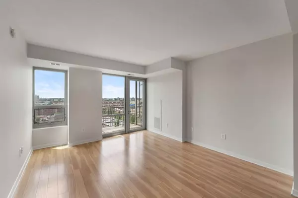 Minneapolis, MN 55404,929 Portland Ave #907