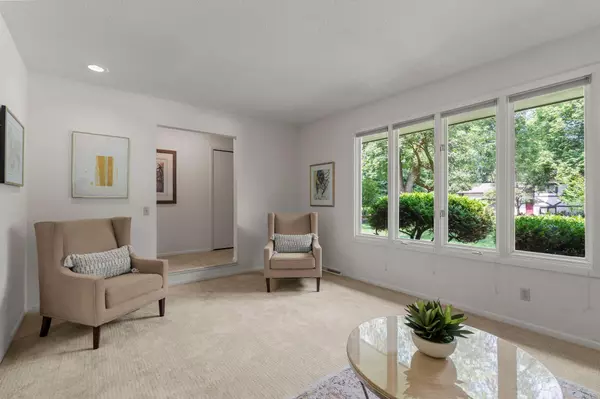 Minnetonka, MN 55345,14641 Crestview LN