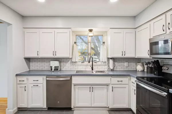 Vadnais Heights, MN 55127,4384 Oakhurst AVE