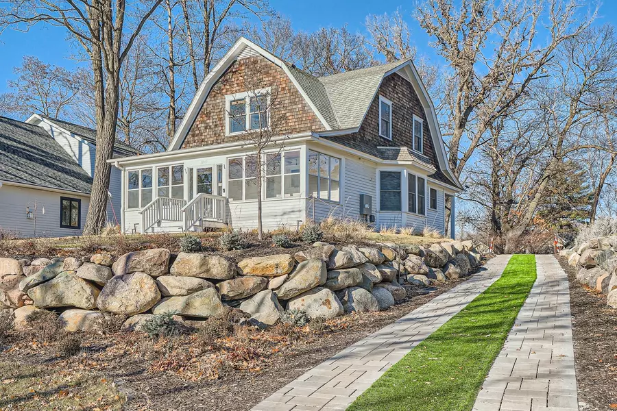 1045 Lake ST E, Wayzata, MN 55391