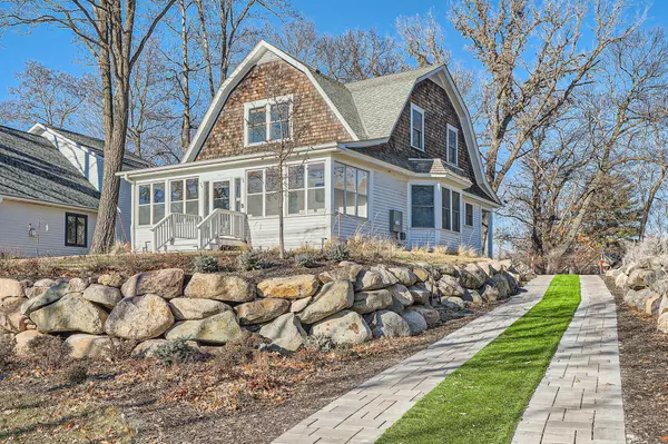 1045 Lake ST E, Wayzata, MN 55391