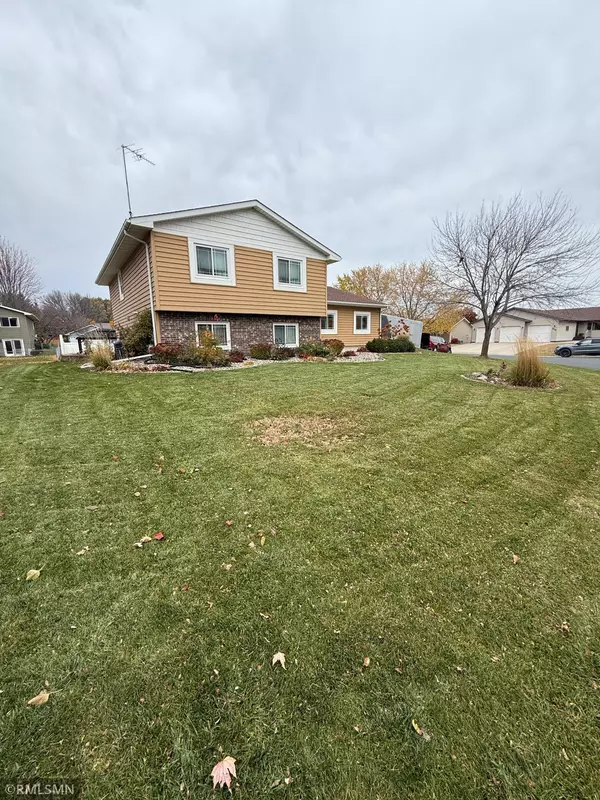 509 Devonshire DR, Norwood Young America, MN 55397