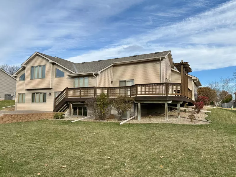 5415 Teakwood LN N, Plymouth, MN 55442