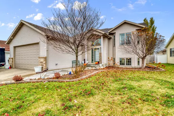 West Fargo, ND 58078,723 16 AVE W