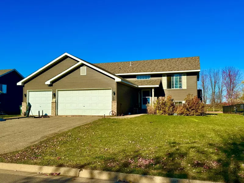 522 Elm ST NE, Lonsdale, MN 55046