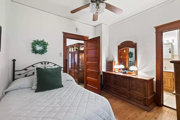 Saint Paul, MN 55104,1330 Taylor AVE