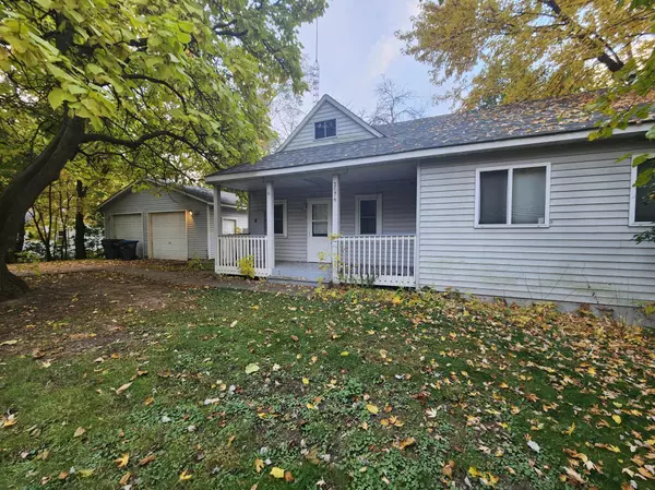 North Saint Paul, MN 55109,2076 Flanders RD