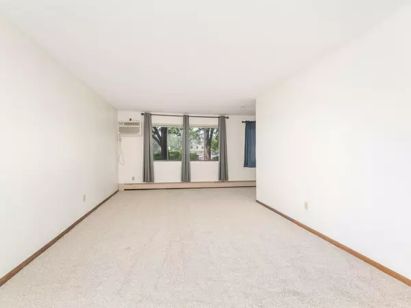 Edina, MN 55435,4101 Parklawn AVE #130