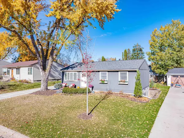 Chaska, MN 55318,112514 Washington LN