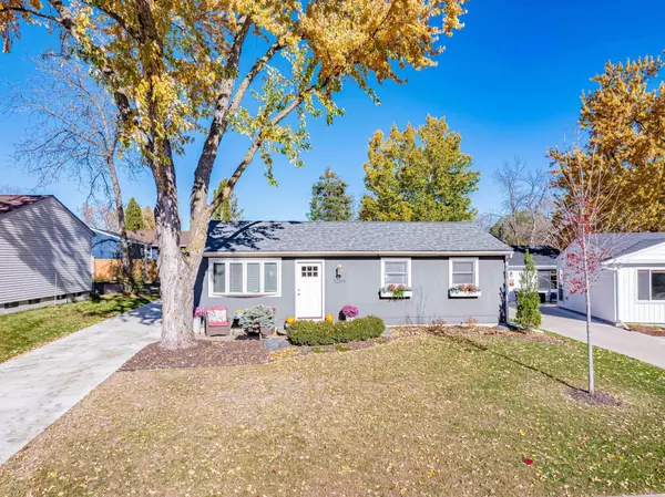 Chaska, MN 55318,112514 Washington LN