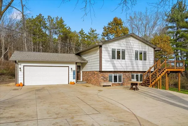 70 Oak Ridge DR, Troy Twp, WI 54022