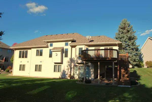 Maple Grove, MN 55311,8048 Narcissus LN N