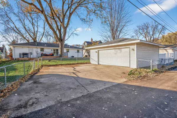 Edina, MN 55343,319 Jefferson AVE S