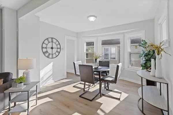 Minneapolis, MN 55411,2024 Queen AVE N