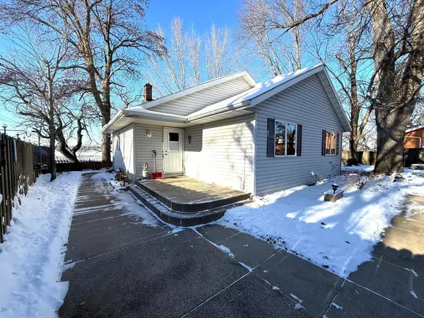 5134 E Eagle Lake RD, Willmar, MN 56201