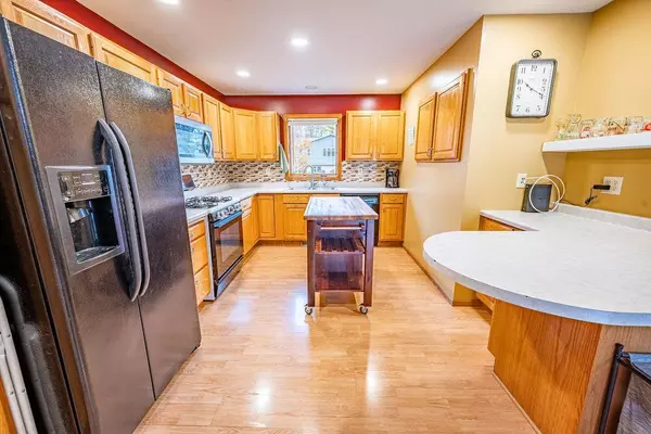 Ellsworth, WI 54011,275 E Sunset LN